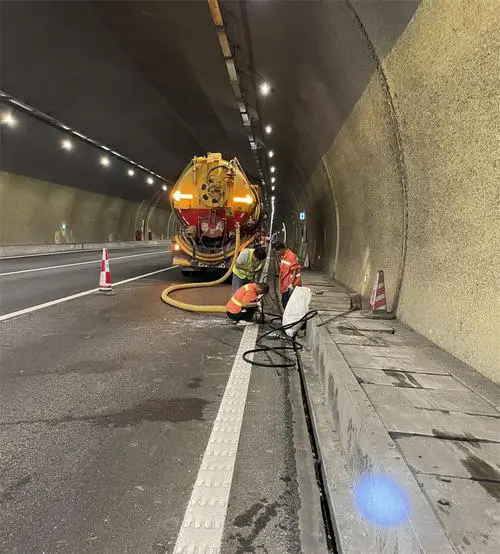 靖安隧道排水渠清淤